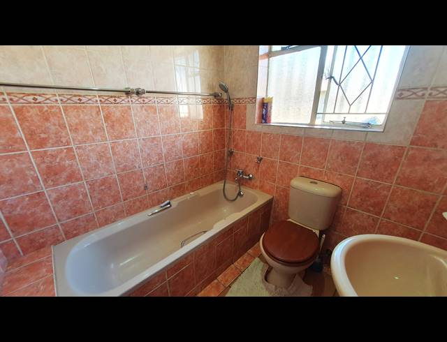 4 BEDROOM FREEHOLD FOR SALE IN BRACKENDOWNS